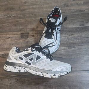 New Balance NB Run Disney 2015 860v5 sneakers womens 8 white black Minnie mouse